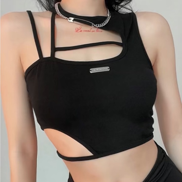 NWT Cut Out Asymmetrical Y2K Black Crop Top - Picture 3 of 3
